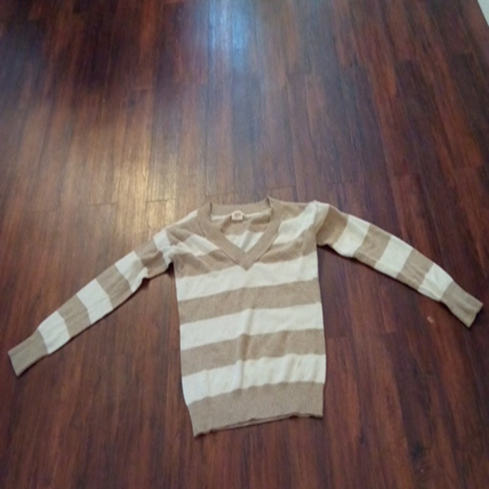 Juniors sweater